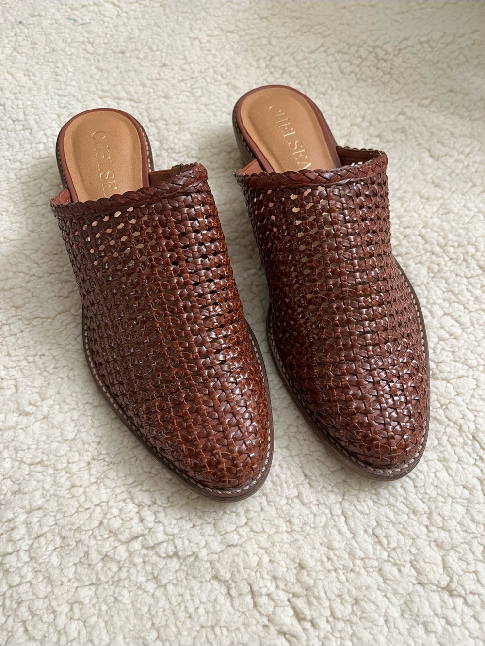 Chelsea & Violet "Auggie" Woven Mules Brown Size 8M, Minimalist, Coastal Chic
